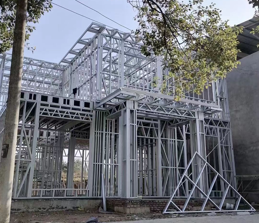 輕鋼房屋的鋼材多少錢一噸？